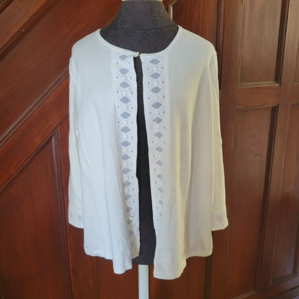 Jones New York Signature Woman White Open Front Cardigan 2X  Embroidered Trim